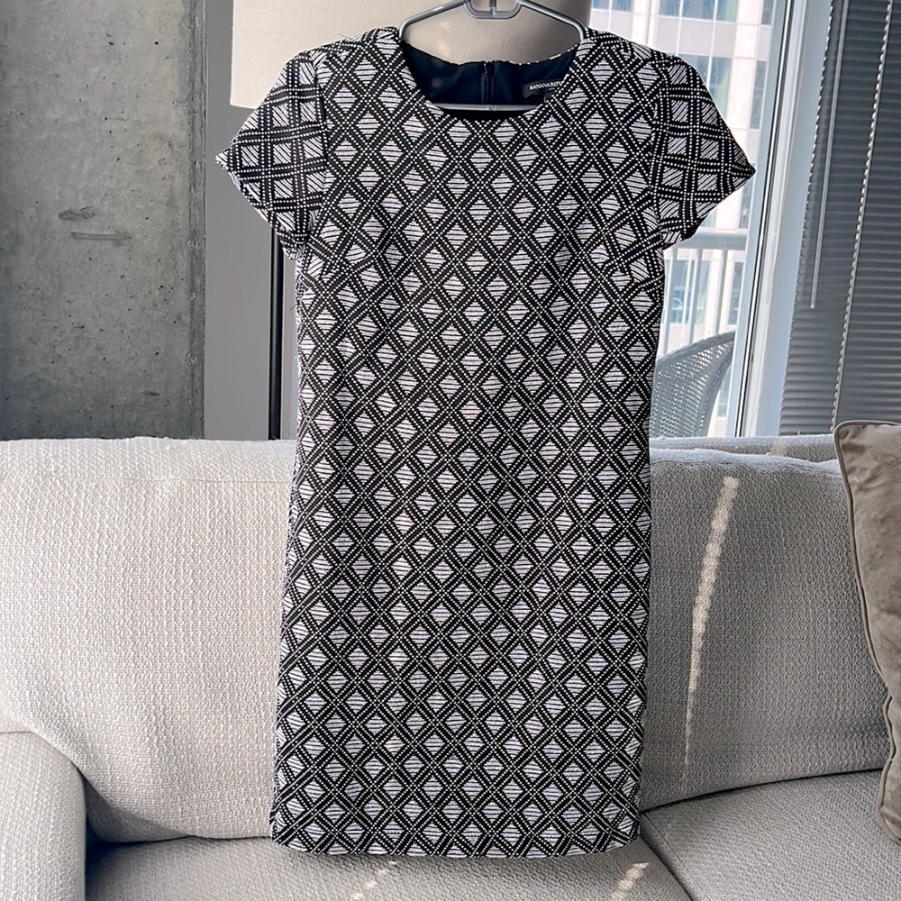 Banana Republic Black and White‎ Lined Shift Dress Size 0